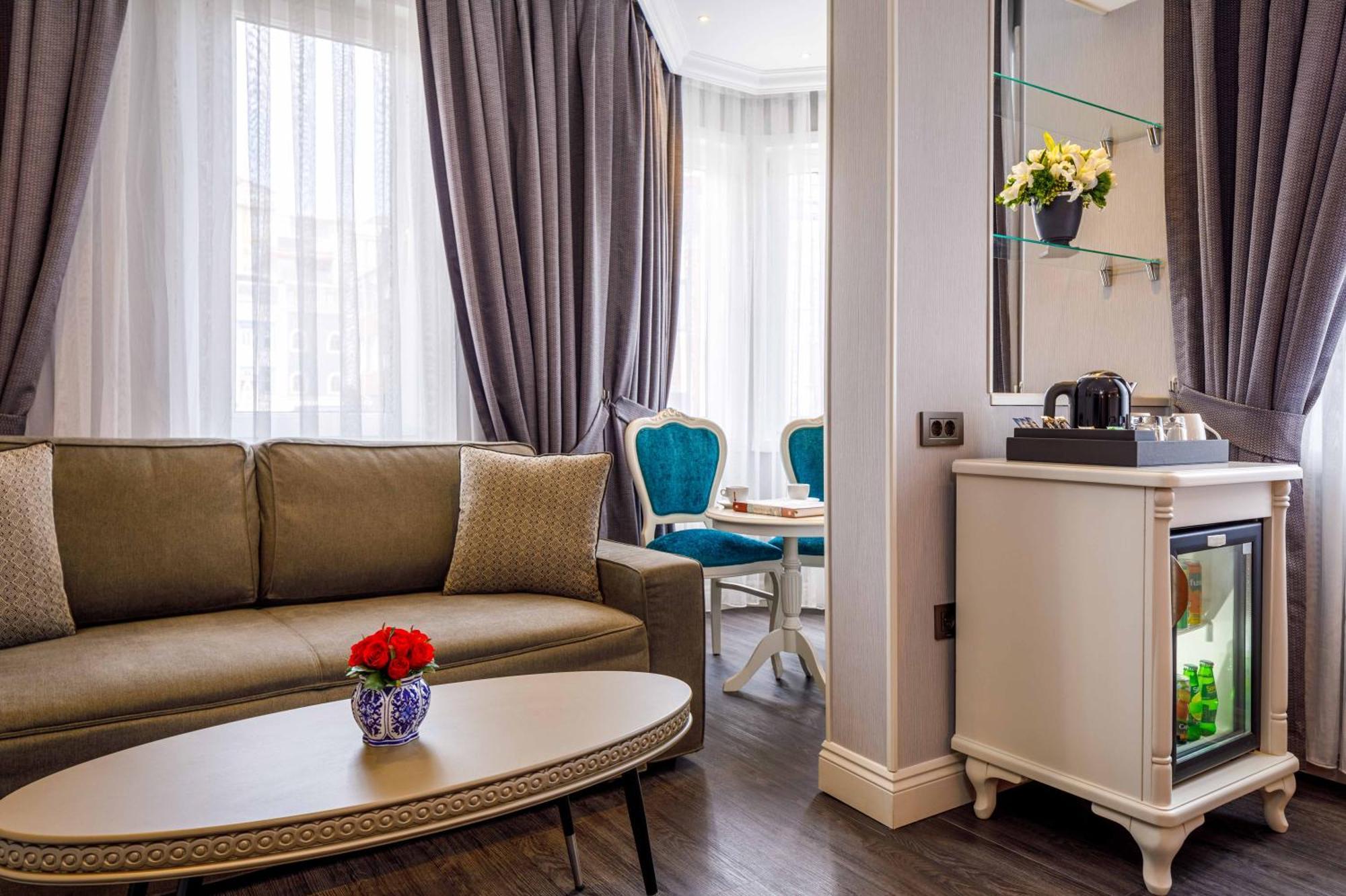Standard Corner Room